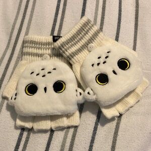 Miniso Hedwig Owl Mittens from Harry Potter- Warner Bros.